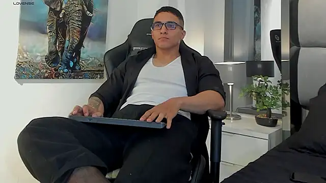 Snapshot of Dash_Bukoski chatting on February 16, 2026, 11:39 am Dash Bukoski online show from February 16, 2026, 11:39 am