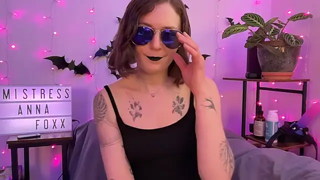 mistressannafoxx online show from November 6, 2025, 9:59 pm