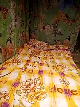 hotmomma8 online show from December 19, 2025, 2:13 pm