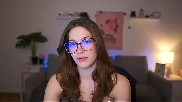 Snapshot of kissie_cat chatting on March 9, 2026, 2:43 pm kissie cat online show from March 9, 2026, 2:43 pm