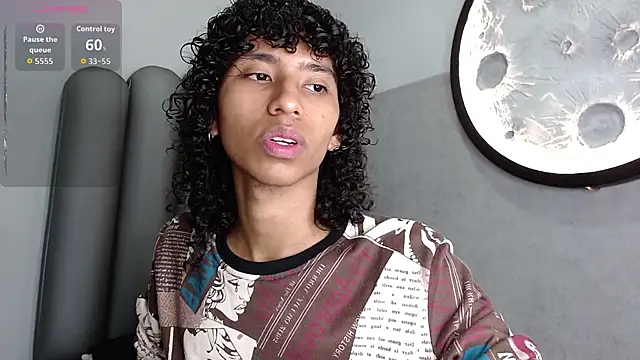 Snapshot of venus-03 chatting on October 15, 2025, 3:28 am venus-03 online show from October 15, 2025, 3:28 am