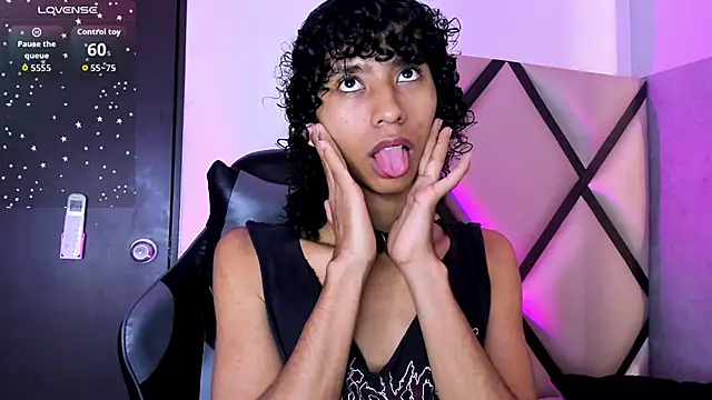 Snapshot of venus-03 chatting on November 7, 2025, 3:28 am venus-03 online show from November 7, 2025, 3:28 am