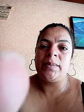 Mia-Glow online show from January 18, 2026, 4:33 pm