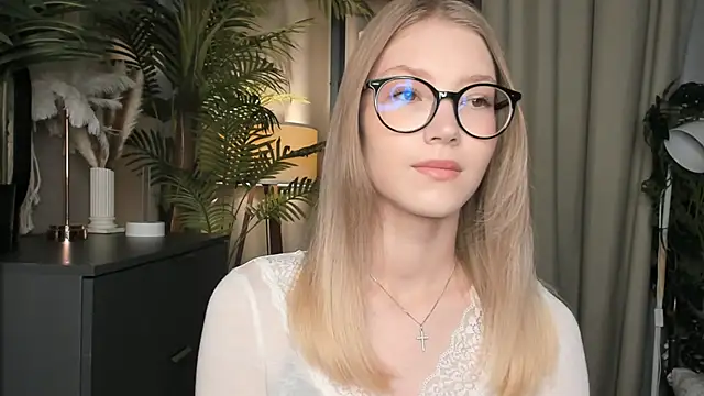 Snapshot of ChinBonnell chatting on November 7, 2025, 5:40 am ChinBonnell online show from November 7, 2025, 5:40 am