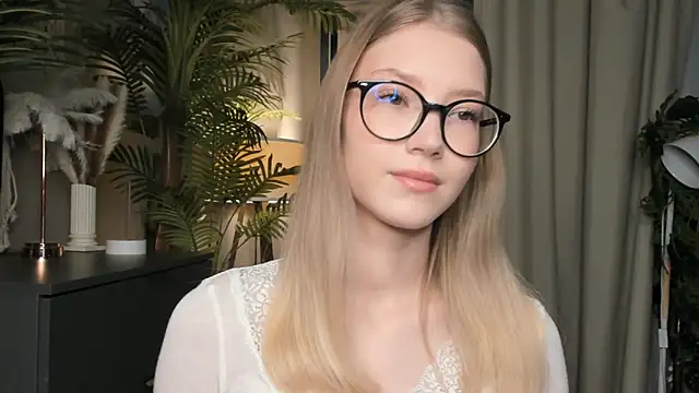 Snapshot of ChinBonnell chatting on November 13, 2025, 5:39 am ChinBonnell online show from November 13, 2025, 5:39 am