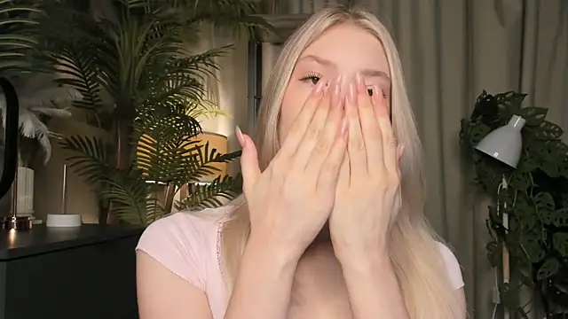 Snapshot of ChinBonnell chatting on November 30, 2025, 5:44 am ChinBonnell online show from November 30, 2025, 5:44 am