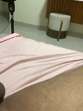 Snapshot of Phenrik989 chatting on March 3, 2026, 11:43 pm Phenrik989 online show from March 3, 2026, 11:43 pm