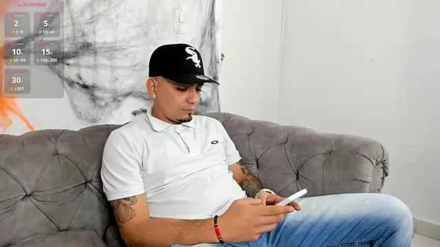 OwenStonne  online show from November 2, 2025, 4:37 am