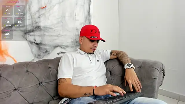 OwenStonne  online show from November 3, 2025, 4:03 am