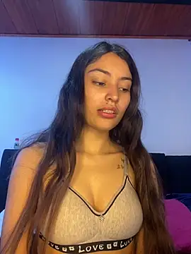 hotwife26 online show from November 10, 2025, 4:28 pm