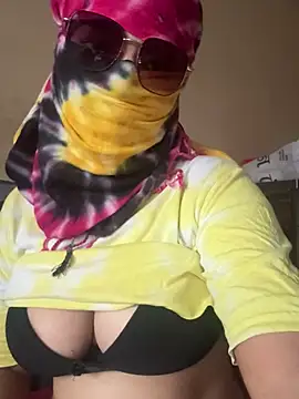 Snapshot of crazy111girl chatting on February 7, 2026, 7:34 am crazy111girl online show from February 7, 2026, 7:34 am