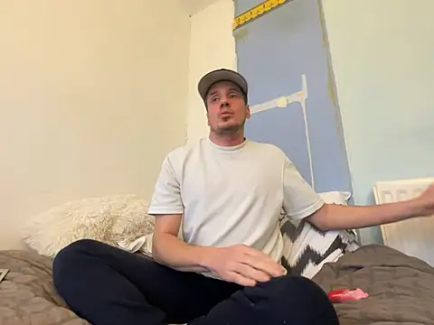 Snapshot of shyandchilling chatting on February 12, 2026, 3:40 pm shyandchilling online show from February 12, 2026, 3:40 pm