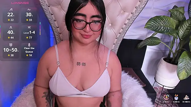 April  foxx online show from September 19, 2025, 3:45 pm