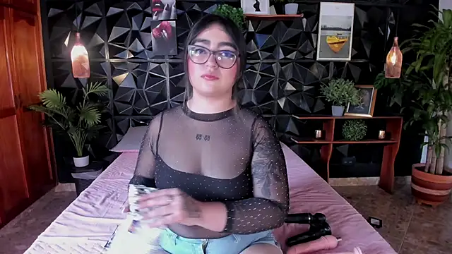 April  foxx online show from October 22, 2025, 4:51 pm