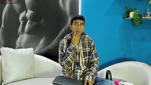 ender h0t online show from October 10, 2025, 1:43 pm