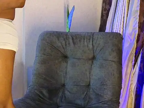 Snapshot of BenjaminCol_ chatting on October 13, 2025, 10:32 pm BenjaminCol online show from October 13, 2025, 10:32 pm