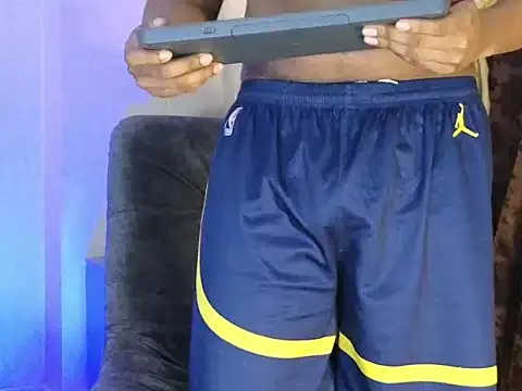 Snapshot of BenjaminCol_ chatting on November 5, 2025, 8:36 am BenjaminCol online show from November 5, 2025, 8:36 am