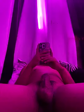 Snapshot of saj_taylorr17 chatting on December 2, 2025, 3:51 pm saj taylorr17 online show from December 2, 2025, 3:51 pm