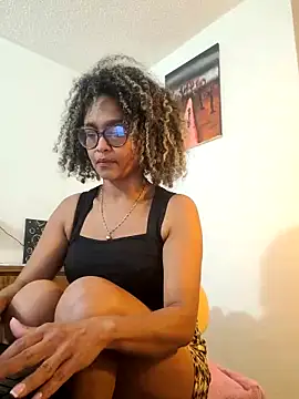 Snapshot of BiiancaEstradaa chatting on February 6, 2026, 1:32 am BiiancaEstradaa online show from February 6, 2026, 1:32 am