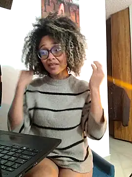 Snapshot of BiiancaEstradaa chatting on February 10, 2026, 11:31 pm BiiancaEstradaa online show from February 10, 2026, 11:31 pm