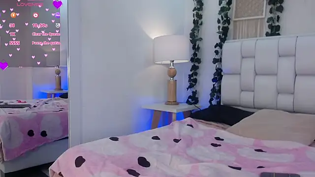 Tiffanygh  online show from December 4, 2025, 7:33 pm