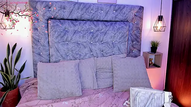 Seraphyne666 online show from November 15, 2025, 7:43 pm