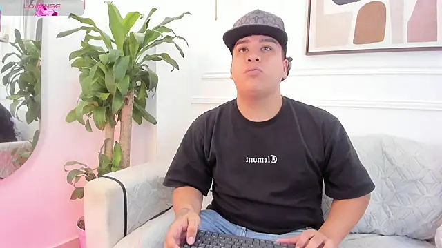 Naim Bennetsex online show from September 12, 2025, 5:35 pm