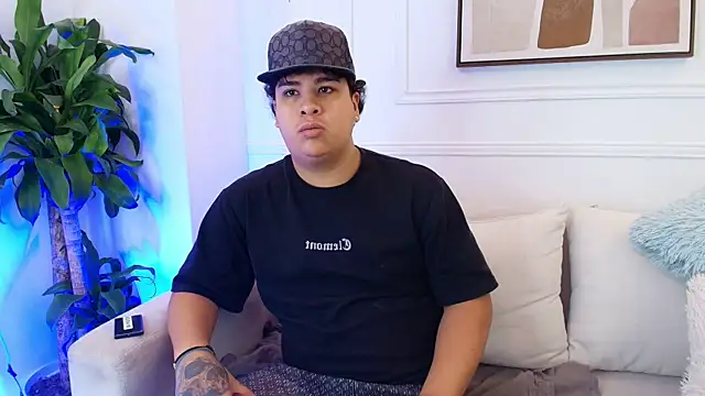 Naim Bennetsex online show from November 4, 2025, 6:40 pm