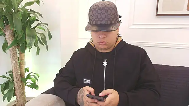 Snapshot of Naim_Bennetsex chatting on February 2, 2026, 7:23 pm Naim Bennetsex online show from February 2, 2026, 7:23 pm