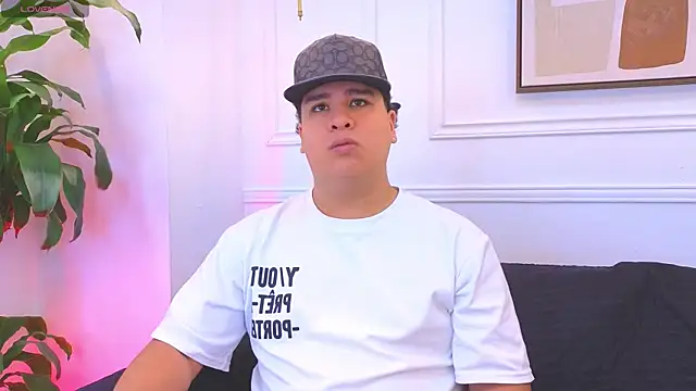 Snapshot of Naim_Bennetsex chatting on February 18, 2026, 6:48 pm Naim Bennetsex online show from February 18, 2026, 6:48 pm