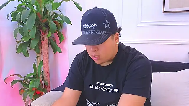 Snapshot of Naim_Bennetsex chatting on March 4, 2026, 1:22 am Naim Bennetsex online show from March 4, 2026, 1:22 am