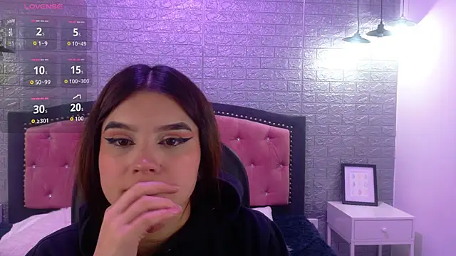 Natalie loffreda online show from September 9, 2025, 2:55 am