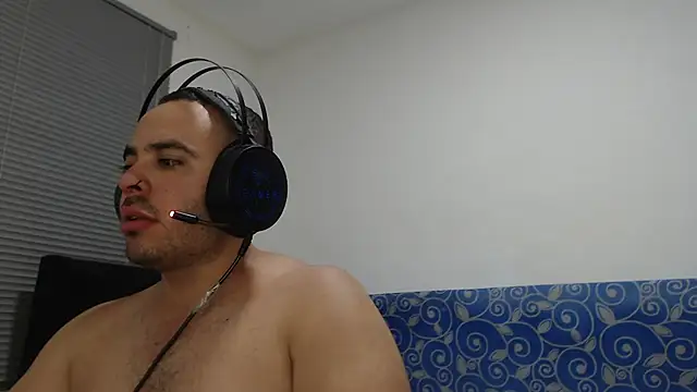 Snapshot of Ana_ThiagoxX chatting on February 3, 2026, 5:27 am Ana ThiagoxX online show from February 3, 2026, 5:27 am