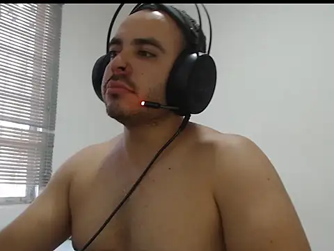 Snapshot of Ana_ThiagoxX chatting on March 9, 2026, 9:30 pm Ana ThiagoxX online show from March 9, 2026, 9:30 pm