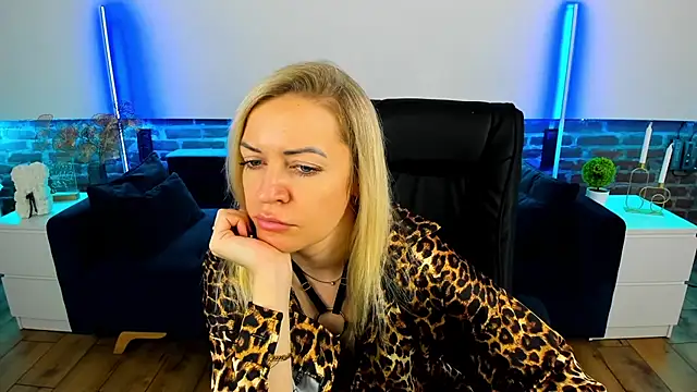 Anna Snows online show from September 23, 2025, 12:08 pm