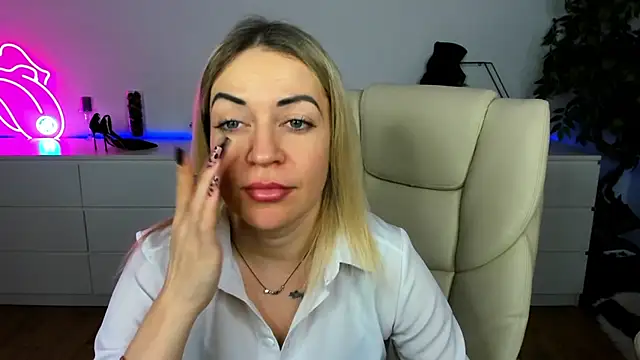 Anna Snows online show from December 1, 2025, 6:46 pm