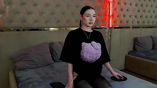 Snapshot of RoxyDoll_ chatting on October 16, 2025, 5:25 pm RoxyDoll online show from October 16, 2025, 5:25 pm