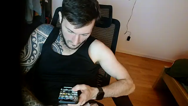 Snapshot of th1_ chatting on February 15, 2026, 6:04 pm th1 online show from February 15, 2026, 6:04 pm