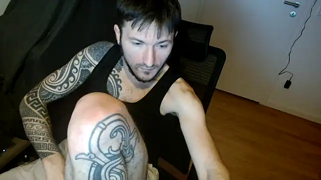 Snapshot of th1_ chatting on February 16, 2026, 9:11 pm th1 online show from February 16, 2026, 9:11 pm