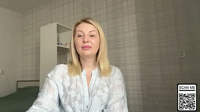 Snapshot of Blondie_xoxoxo chatting on February 17, 2026, 8:22 am Blondie xoxoxo online show from February 17, 2026, 8:22 am