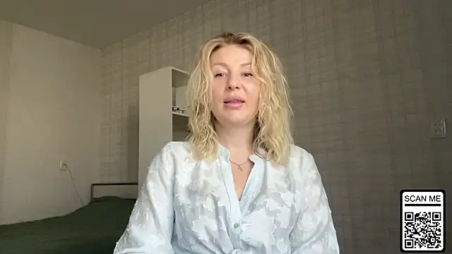 Snapshot of Blondie_xoxoxo chatting on March 13, 2026, 7:59 am Blondie xoxoxo online show from March 13, 2026, 7:59 am