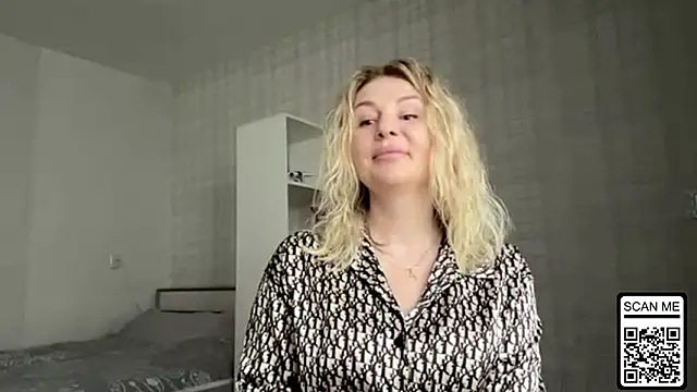 Snapshot of Blondie_xoxoxo chatting on March 21, 2026, 8:41 am Blondie xoxoxo online show from March 21, 2026, 8:41 am