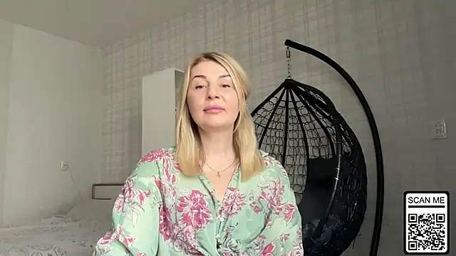 Snapshot of Blondie_xoxoxo chatting on March 26, 2026, 10:32 am Blondie xoxoxo online show from March 26, 2026, 10:32 am