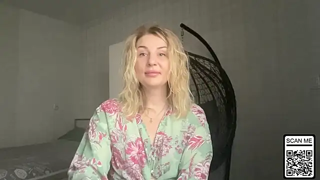 Snapshot of Blondie_xoxoxo chatting on April 1, 2026, 8:59 am Blondie xoxoxo online show from April 1, 2026, 8:59 am