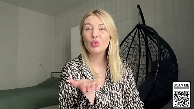 Snapshot of Blondie_xoxoxo chatting on April 3, 2026, 12:25 pm Blondie xoxoxo online show from April 3, 2026, 12:25 pm