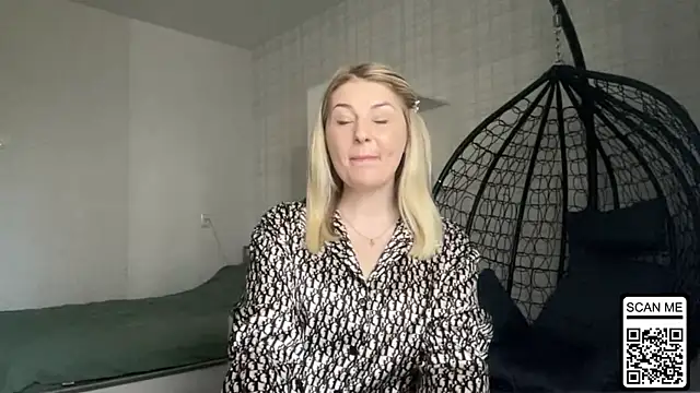 Snapshot of Blondie_xoxoxo chatting on April 5, 2026, 11:07 am Blondie xoxoxo online show from April 5, 2026, 11:07 am