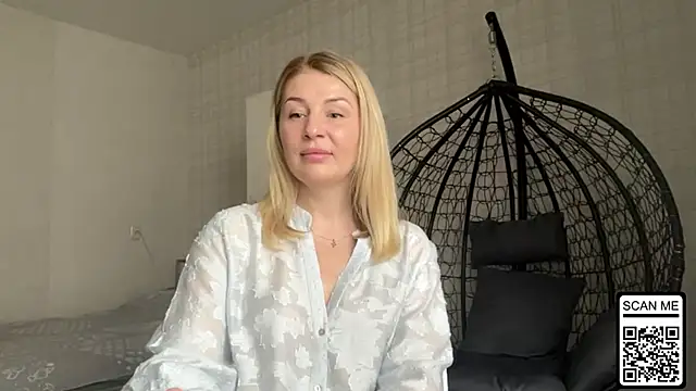 Snapshot of Blondie_xoxoxo chatting on April 8, 2026, 8:25 am Blondie xoxoxo online show from April 8, 2026, 8:25 am