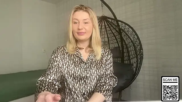 Snapshot of Blondie_xoxoxo chatting on April 12, 2026, 1:05 pm Blondie xoxoxo online show from April 12, 2026, 1:05 pm