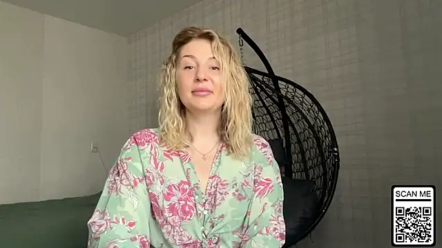 Snapshot of Blondie_xoxoxo chatting on April 13, 2026, 9:48 am Blondie xoxoxo online show from April 13, 2026, 9:48 am