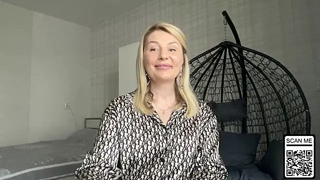 Snapshot of Blondie_xoxoxo chatting on April 15, 2026, 10:22 am Blondie xoxoxo online show from April 15, 2026, 10:22 am